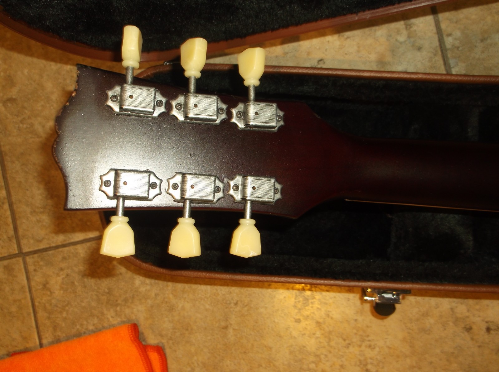 50`s Style LP Custom guitar with upgrades ! Hardshel Case