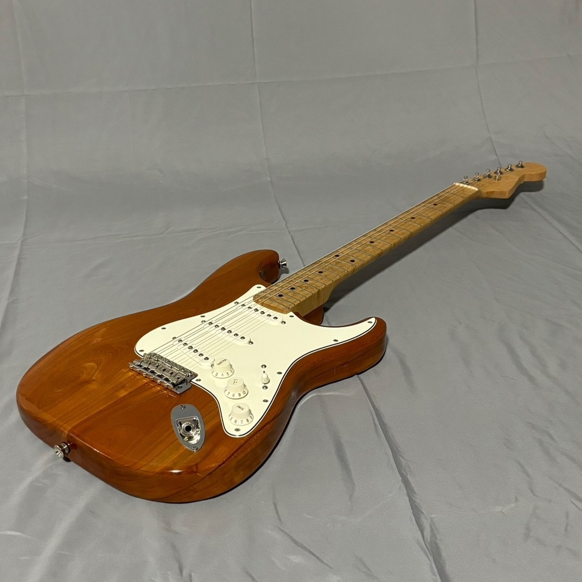 Vellvett Stratocaster + Fender Eric Clapton mod