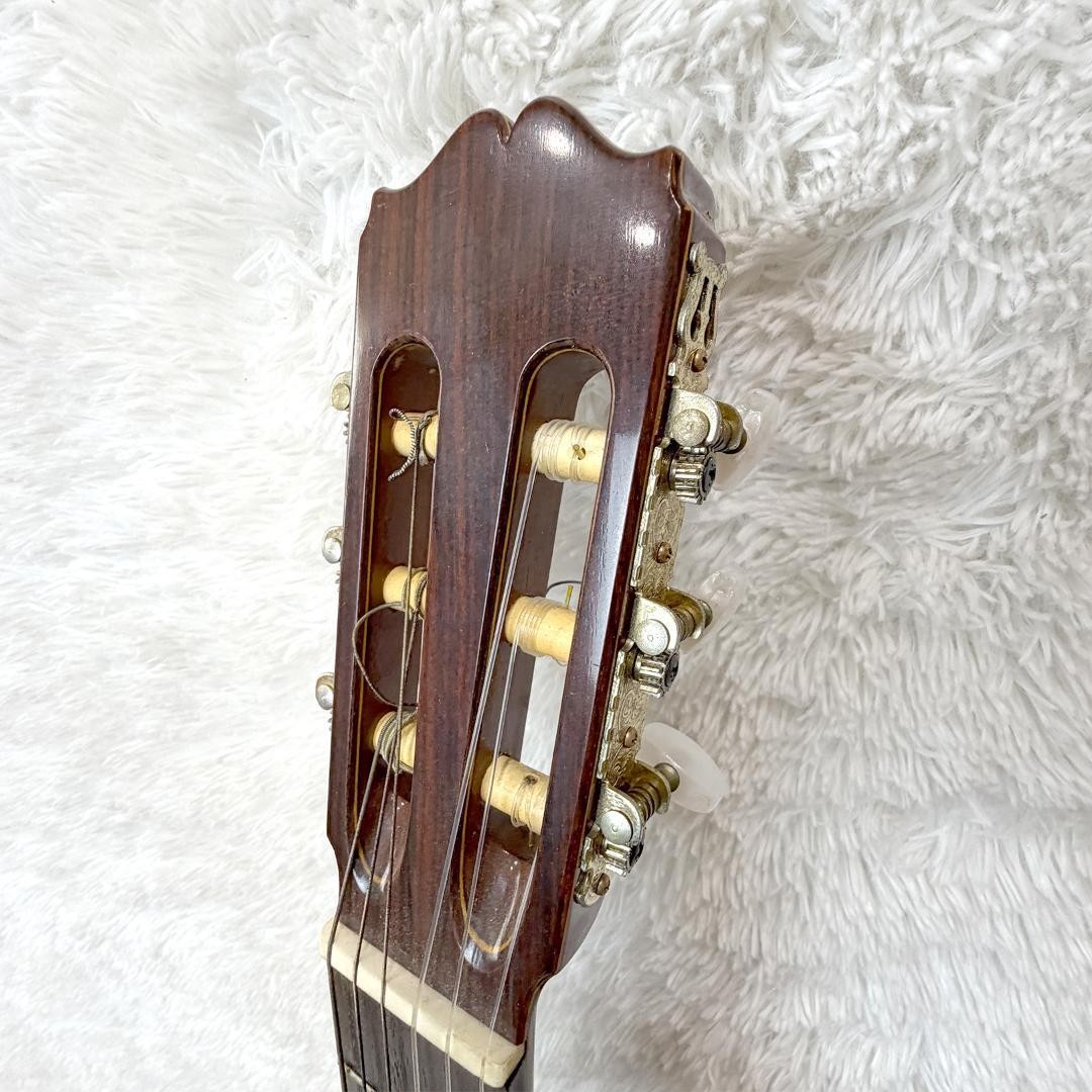 Takamine classical guitar No.40 with hard case made in 1982