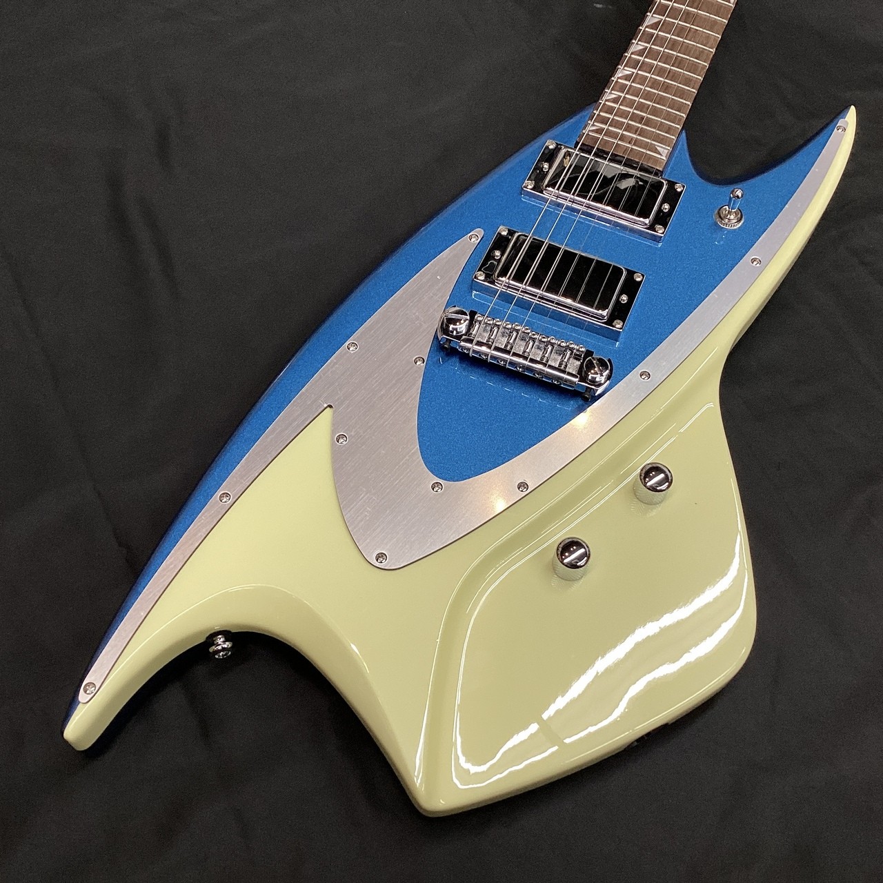 EASTWOOD GUITARS Backlund Model 400 Metallic Blue