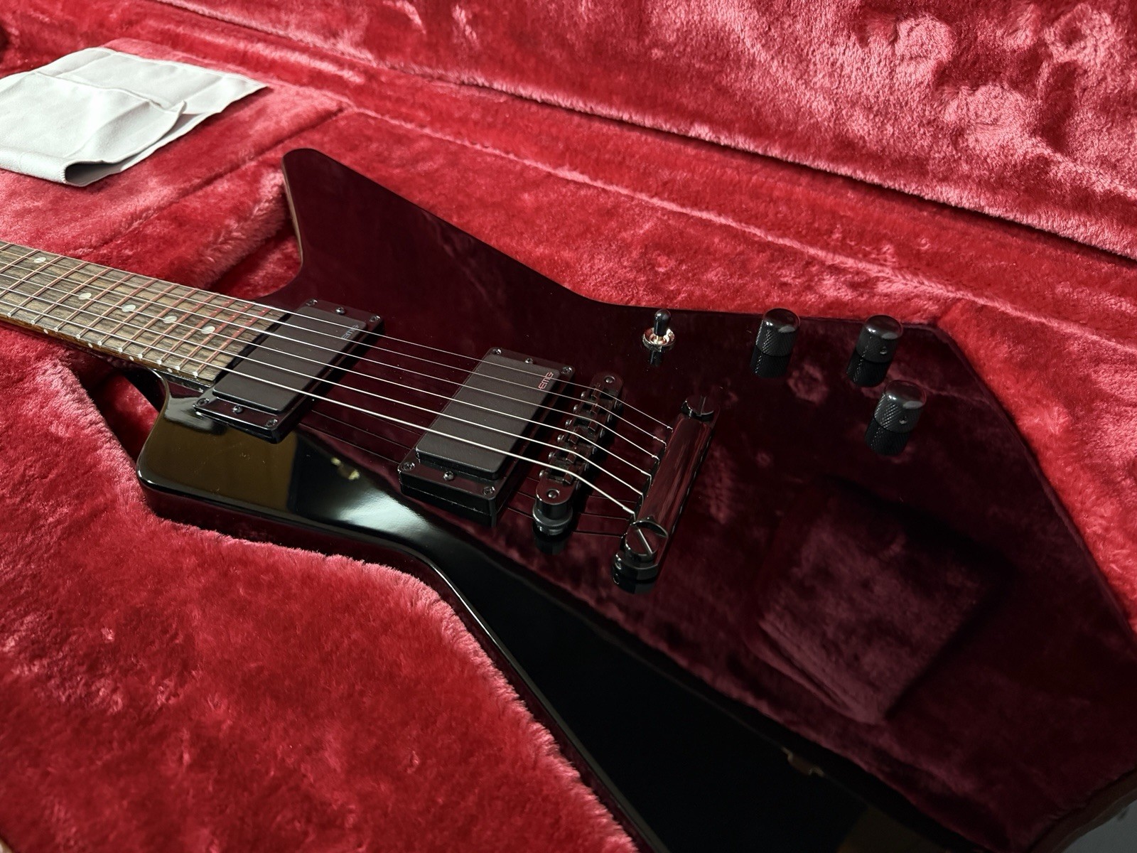Gibson 80’s Explorer 2023 Custom Reissue Ebony BLACKED OUT EMG 81/60