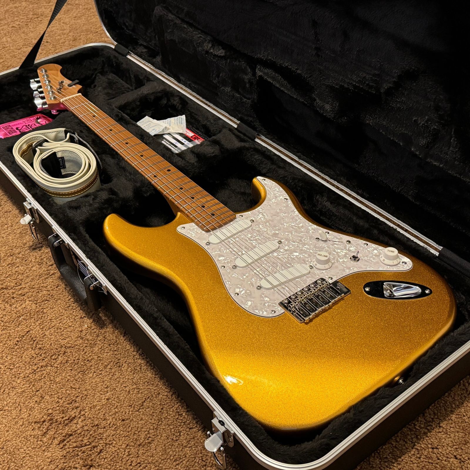 Jet Guitars JS300 S-Type w/Zexcoil Pickups, Accessories, Gator Case