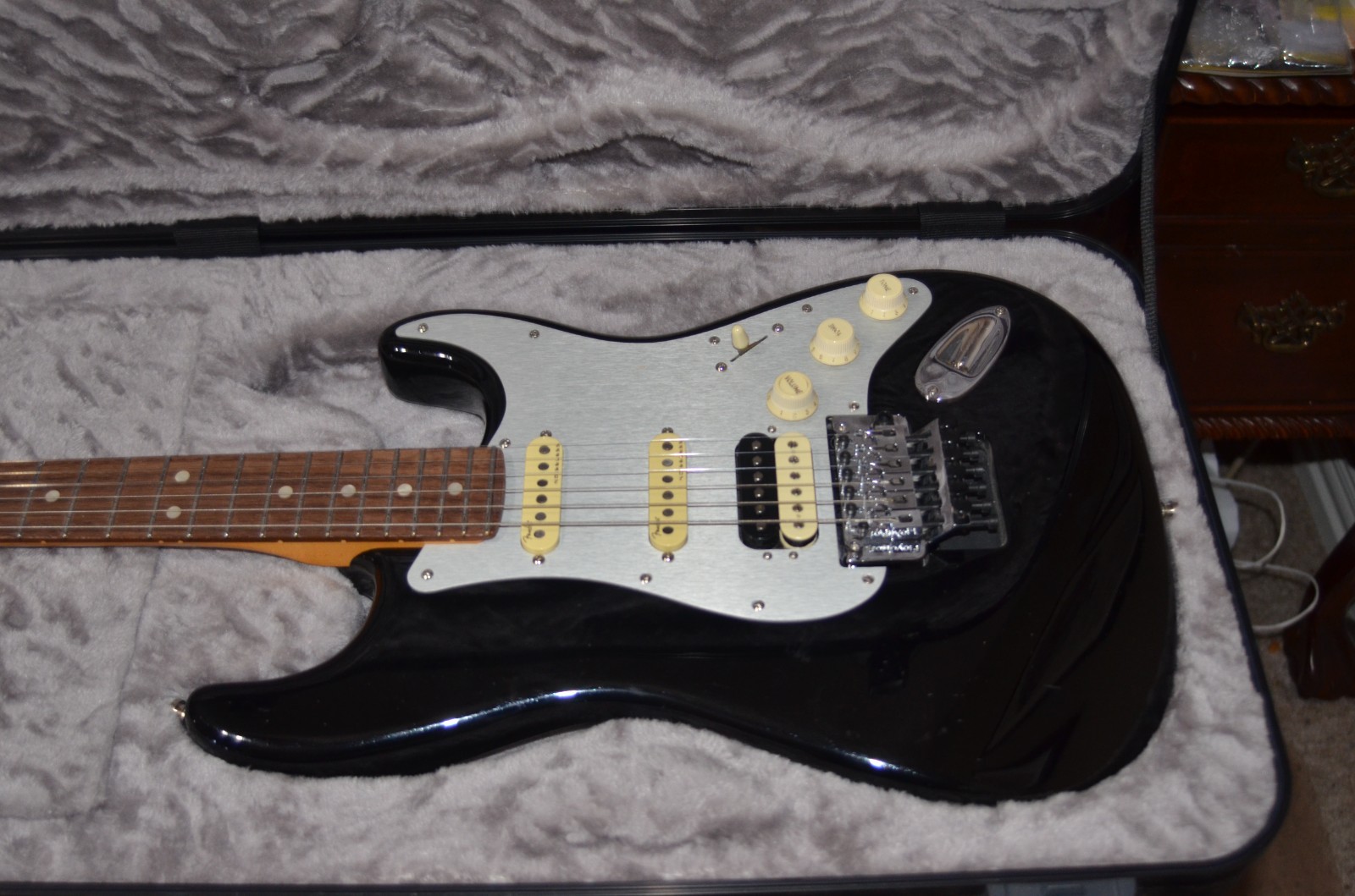 Fender American Ultra Luxe Stratocaster Floyd Rose HSS 2024 – Mystic Black