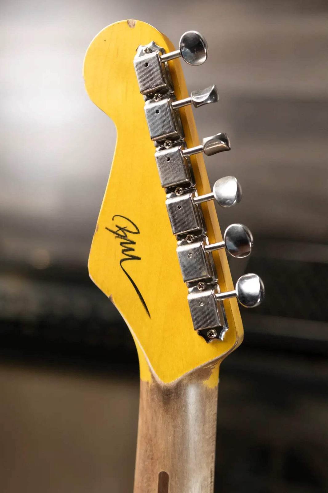 Nash S-57 Electric Guitar – 2-Tone Sunburst with Hardshell Case