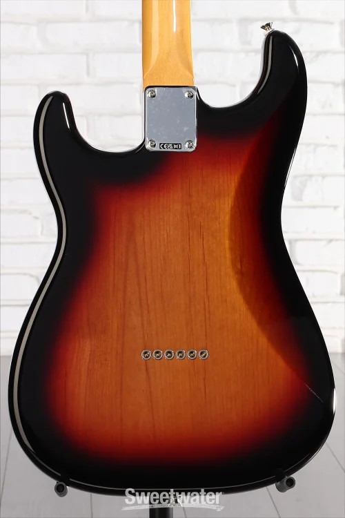 Fender Robert Cray Standard Stratocaster – 3-color Sunburst with Rosewood
