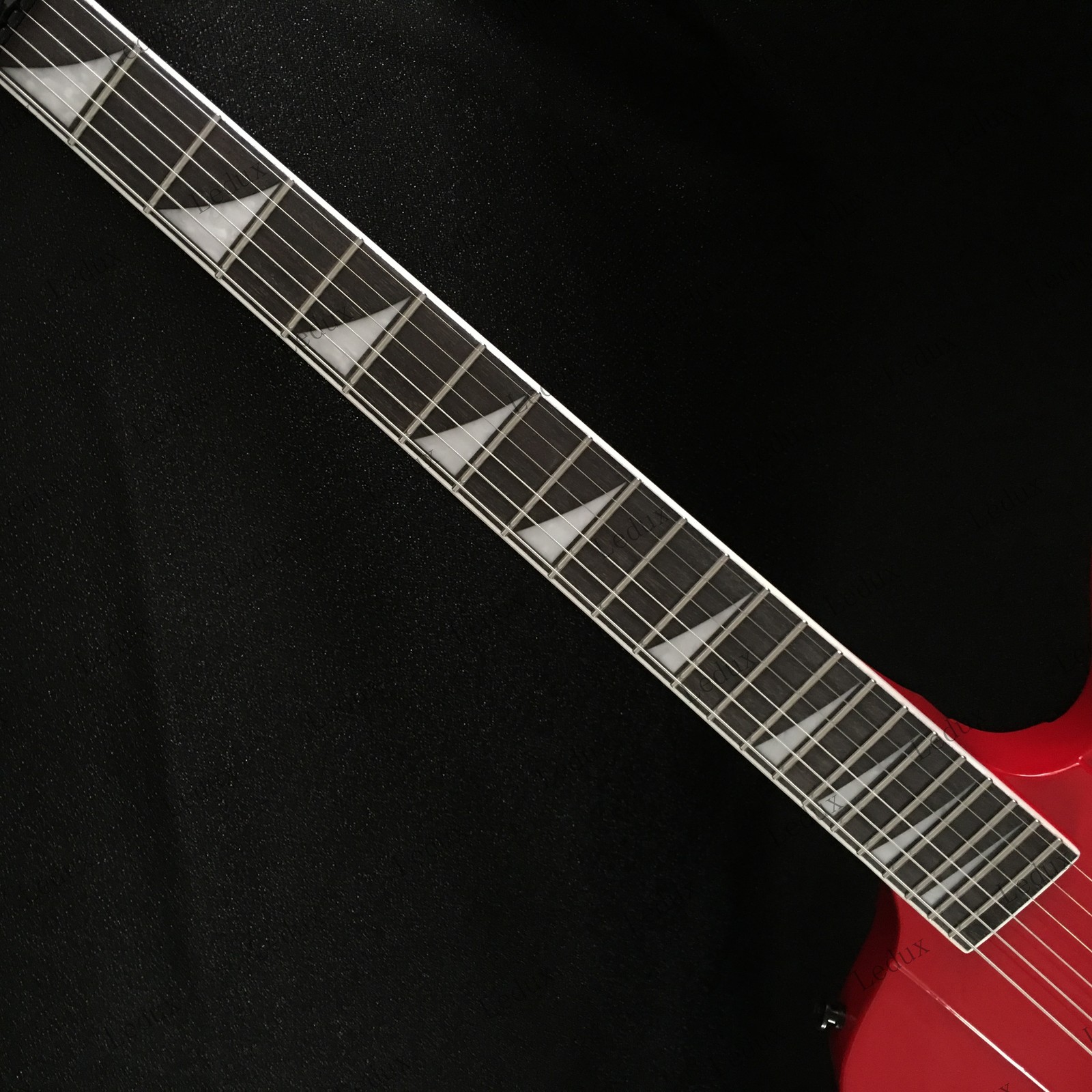 Electric Guitar 648mm Scale Length Stainless Rounded Fret Edge Solid Body Red