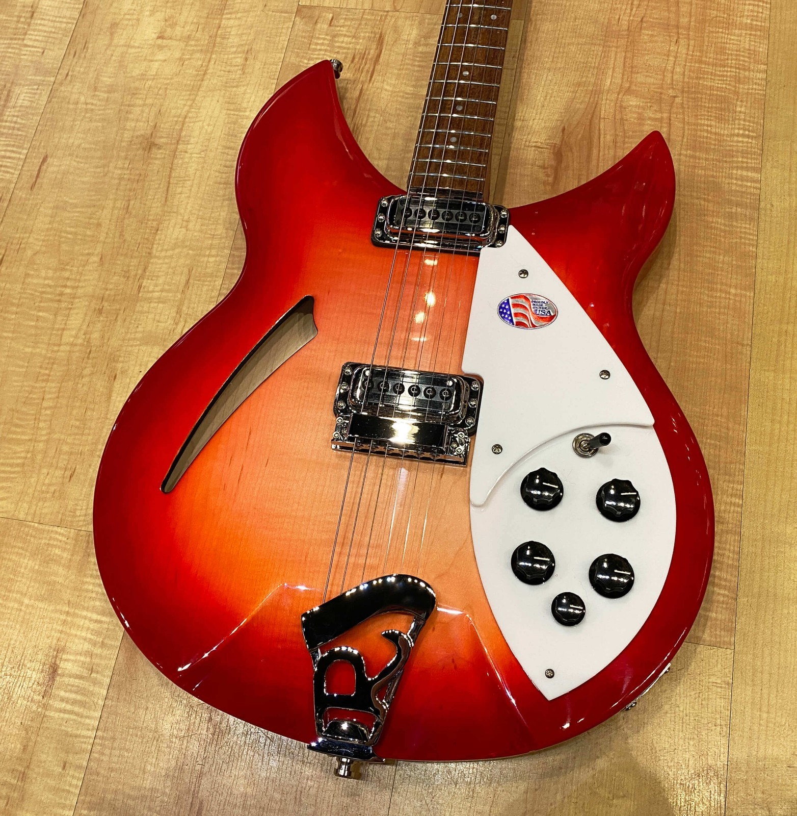 Rickenbacker 330 6-String Electric Guitar FireGlo (Sunburst)