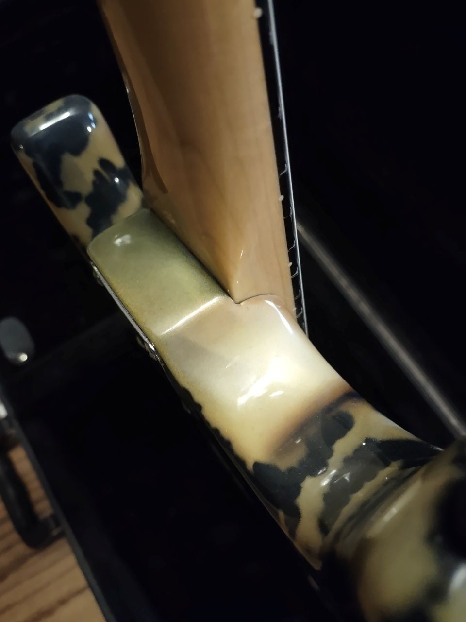 Kramer Focus 1000 (Custom leopard paint).