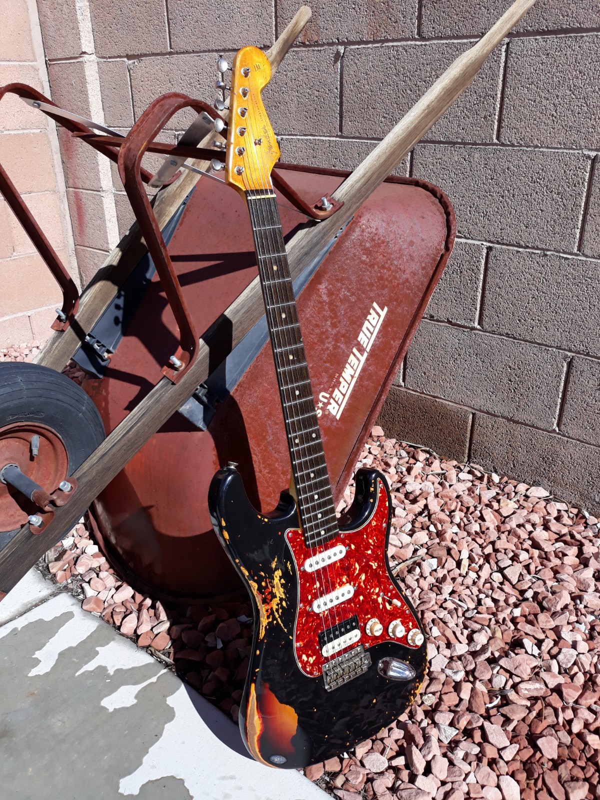 Fender Stratocaster BLACK over SUNBURST Tribute 62
