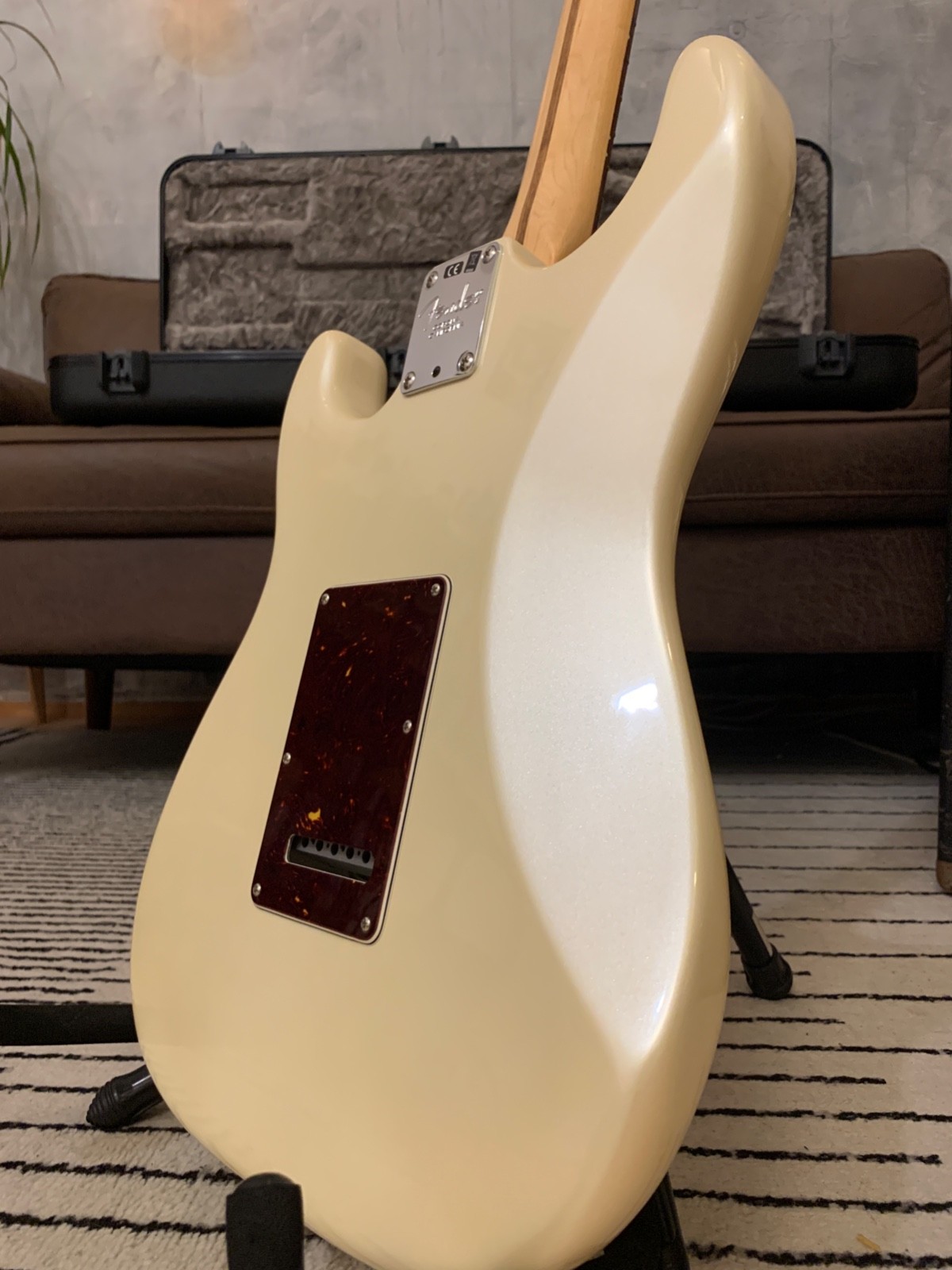 Fender Limited Edition American Showcase Stratocaster Olympic White pearl 7.8lb