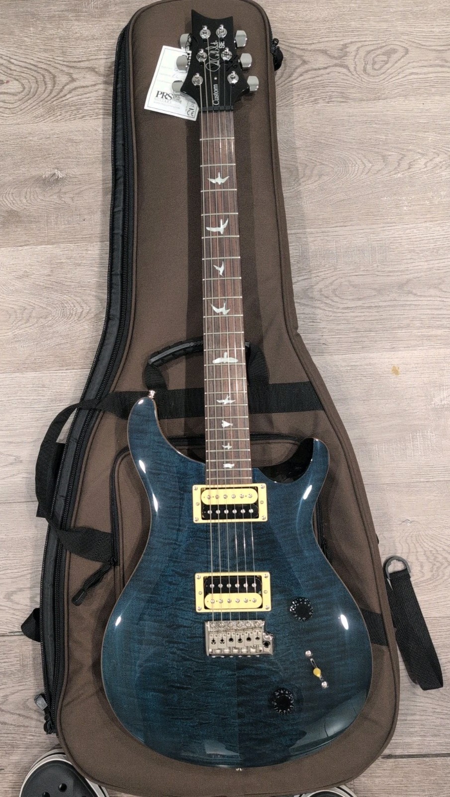 Paul Reed Smith (PRS) SE Custom 22 6-String Electric Guitar w/ PRS Gig Bag