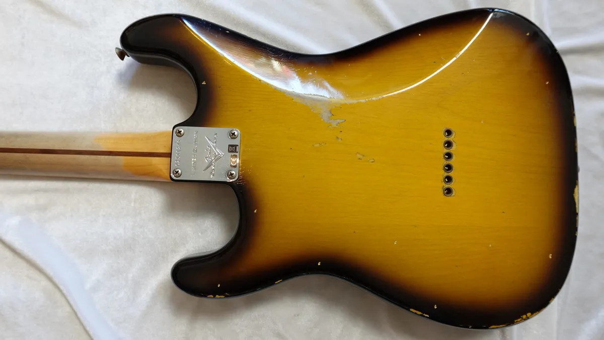 2005 Fender Custom Shop Relic Strat – 6 pounds