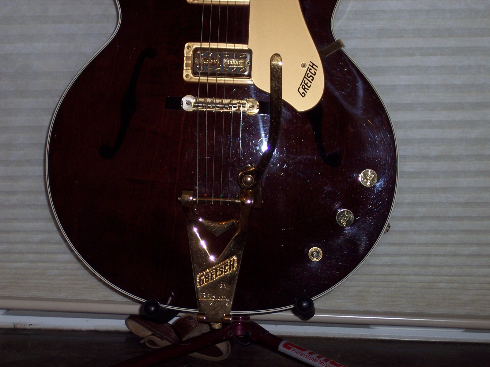 Gretsch G6122-1962 Country Classic 11 Double Cutaway Walnut stain, seldom used