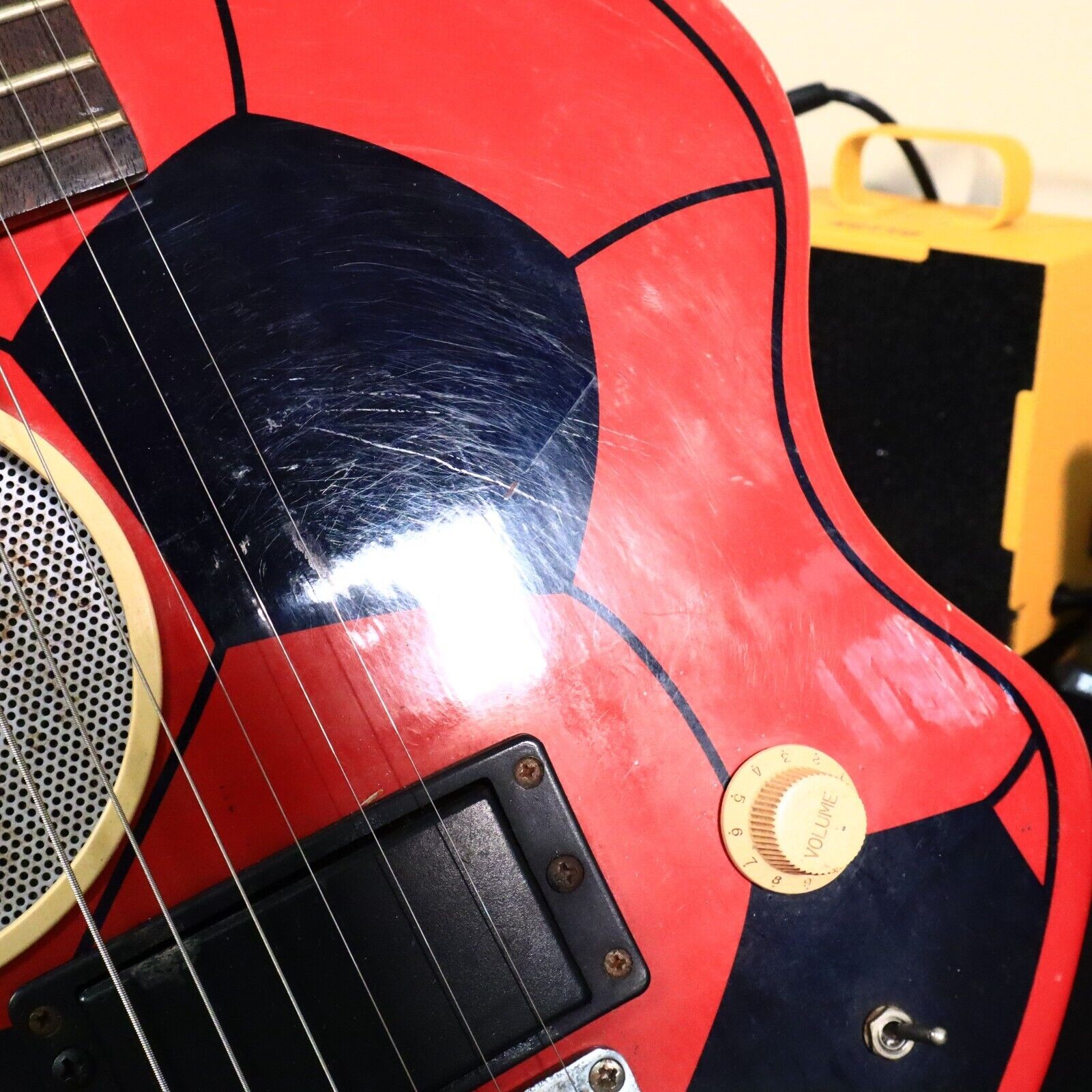 Aria Goal-iii Soccer Ball Red Electric “Football” Built In Speaker Guitar
