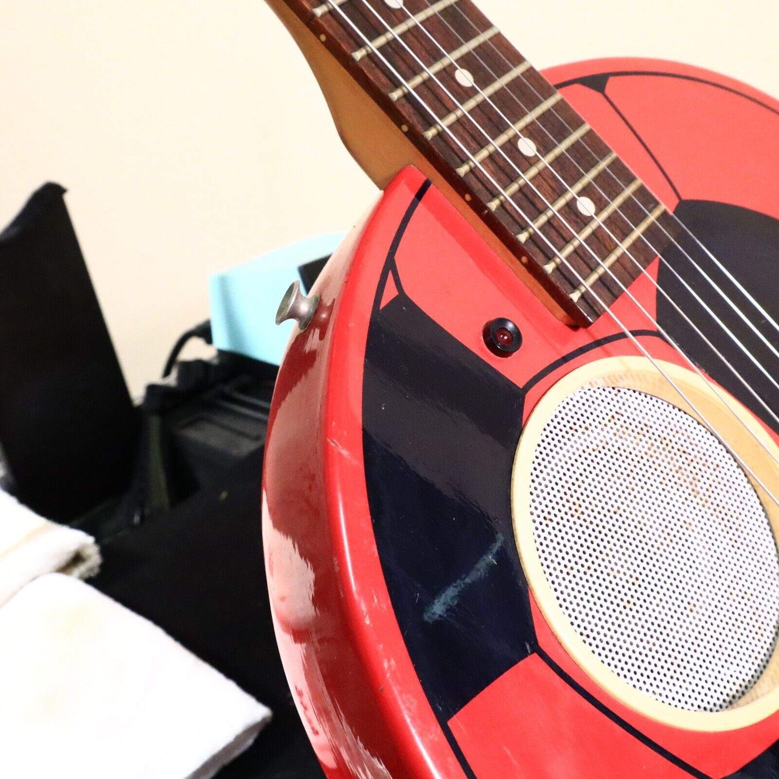 Aria Goal-iii Soccer Ball Red Electric “Football” Built In Speaker Guitar
