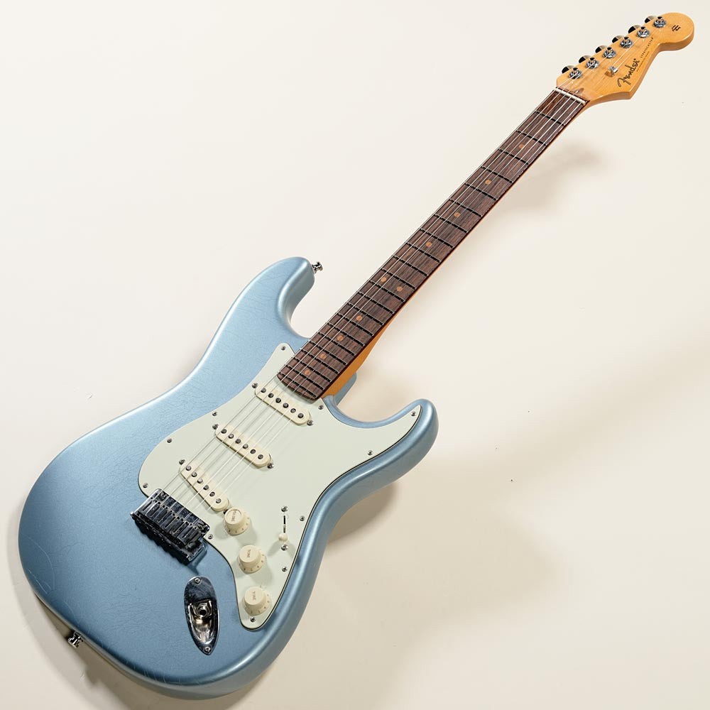 Fender American Ultra Luxe Vintage 60s Strat Ice Blue Metallic [US25016320]