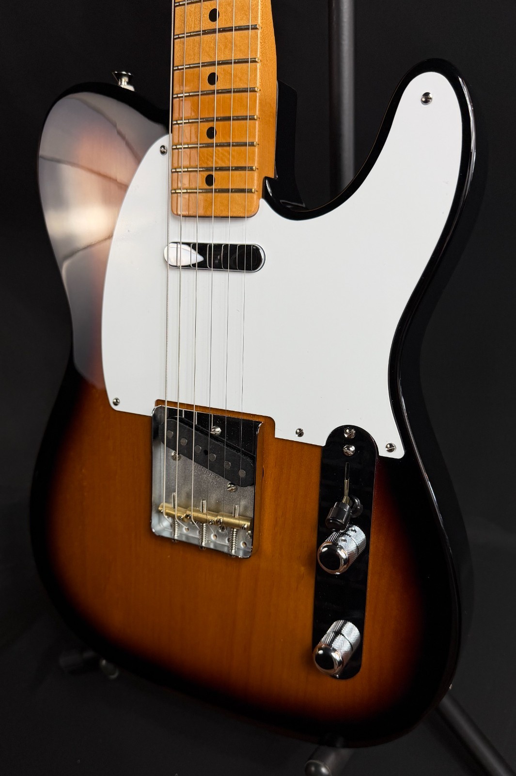Fender Vintera II ’50s Nocaster Electric Guitar 2-Tone Sunburst Finish w Gig Bag