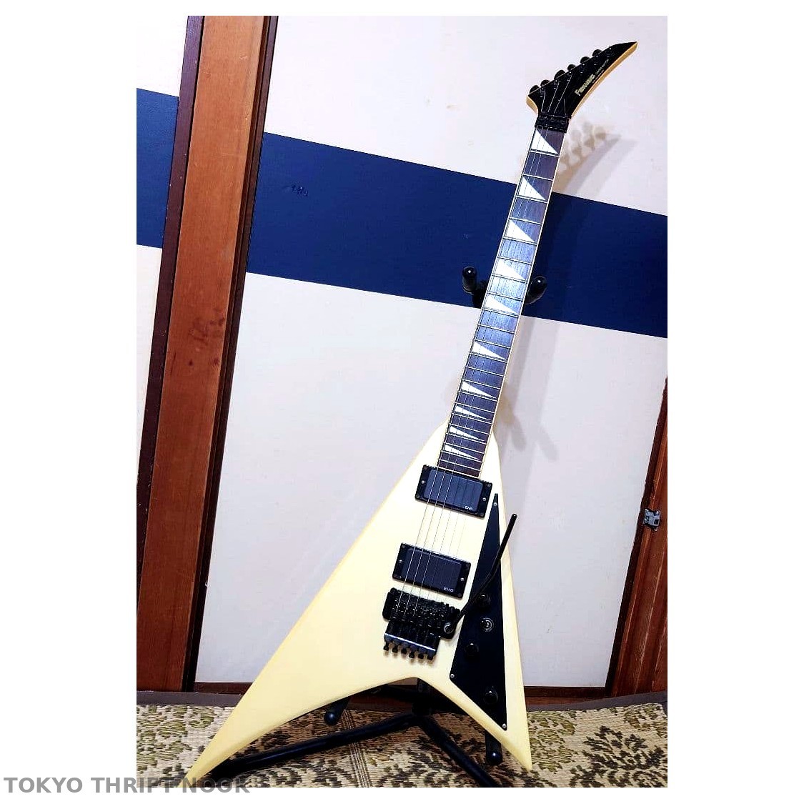[Very Good] Fernandes JS-100 V-Style Electric Guitar White MIJ Japan Modified