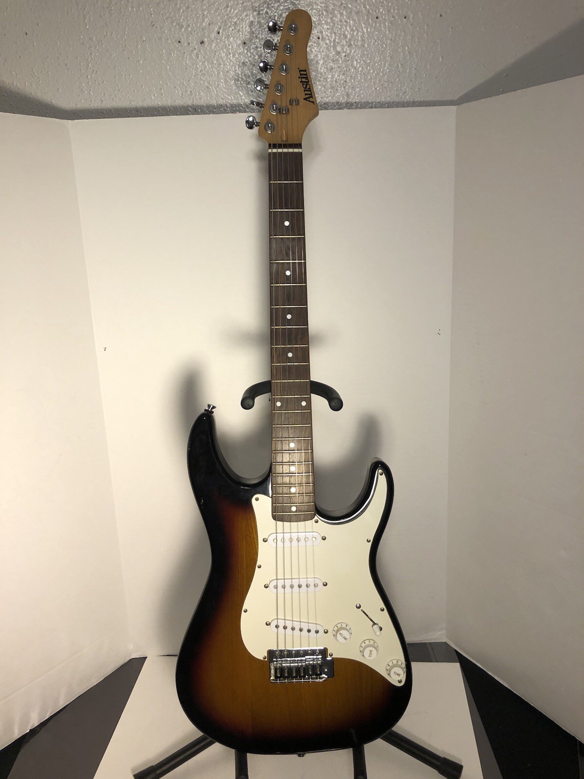 AUSTIN STRAT STYLE ELECTRIC GUITAR, RARE SUNBURST COLOR CR100