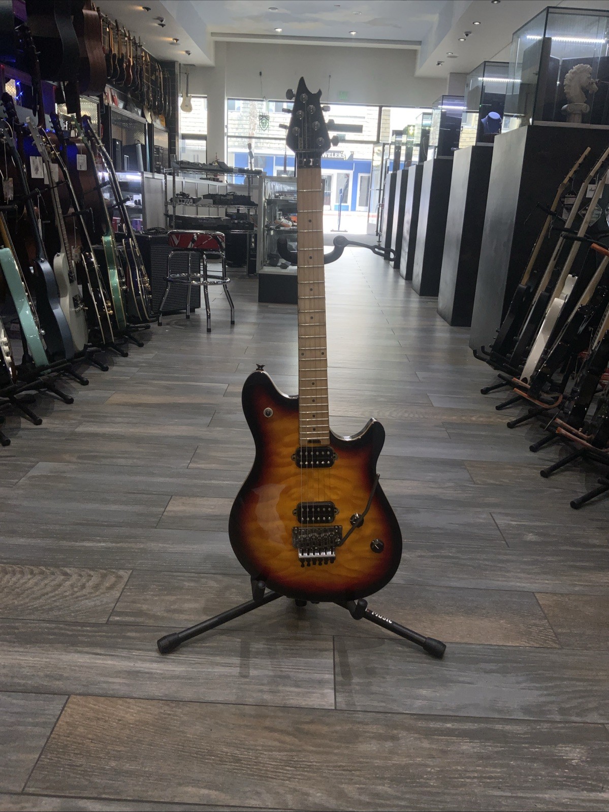 EVH WG STANDARD QUILTED MAPLE 3 TONE SUNBURST