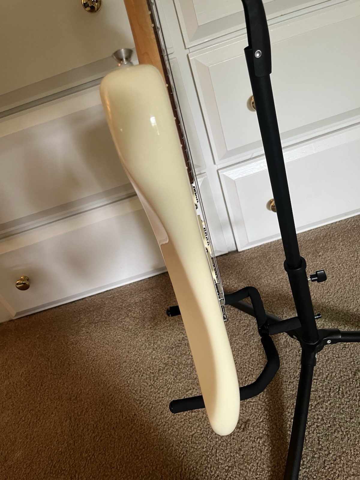 2018 U.S. American Pro Stratocaster Rosewood Olympic White w/Elite Molded Case