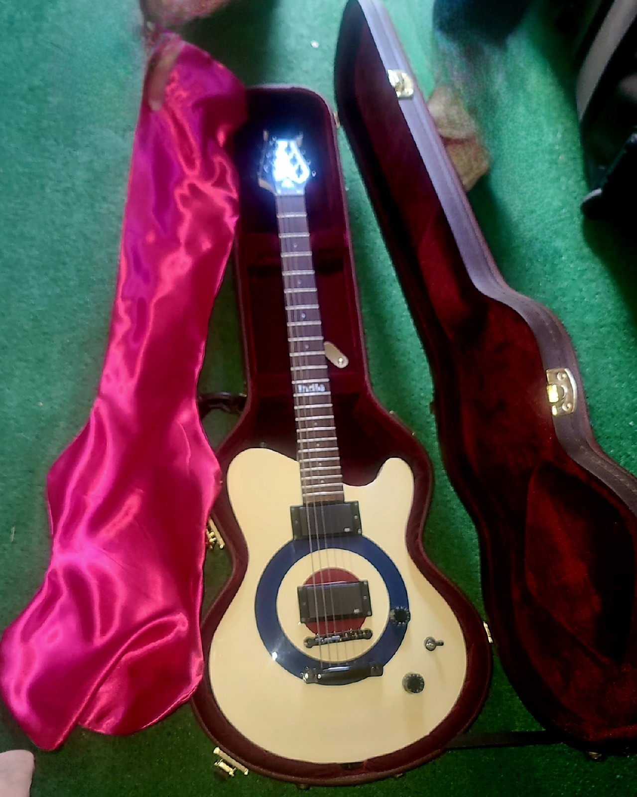 Vintage INDIE guitar With Original Hard Case And Silk Curtian , Keys Included