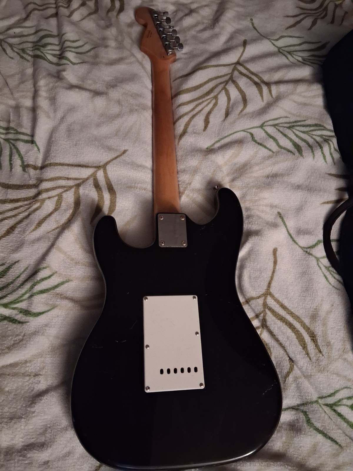 Fender Starcaster Black Solid Body Electric Guitar Right-Handed w/ Gig Bag