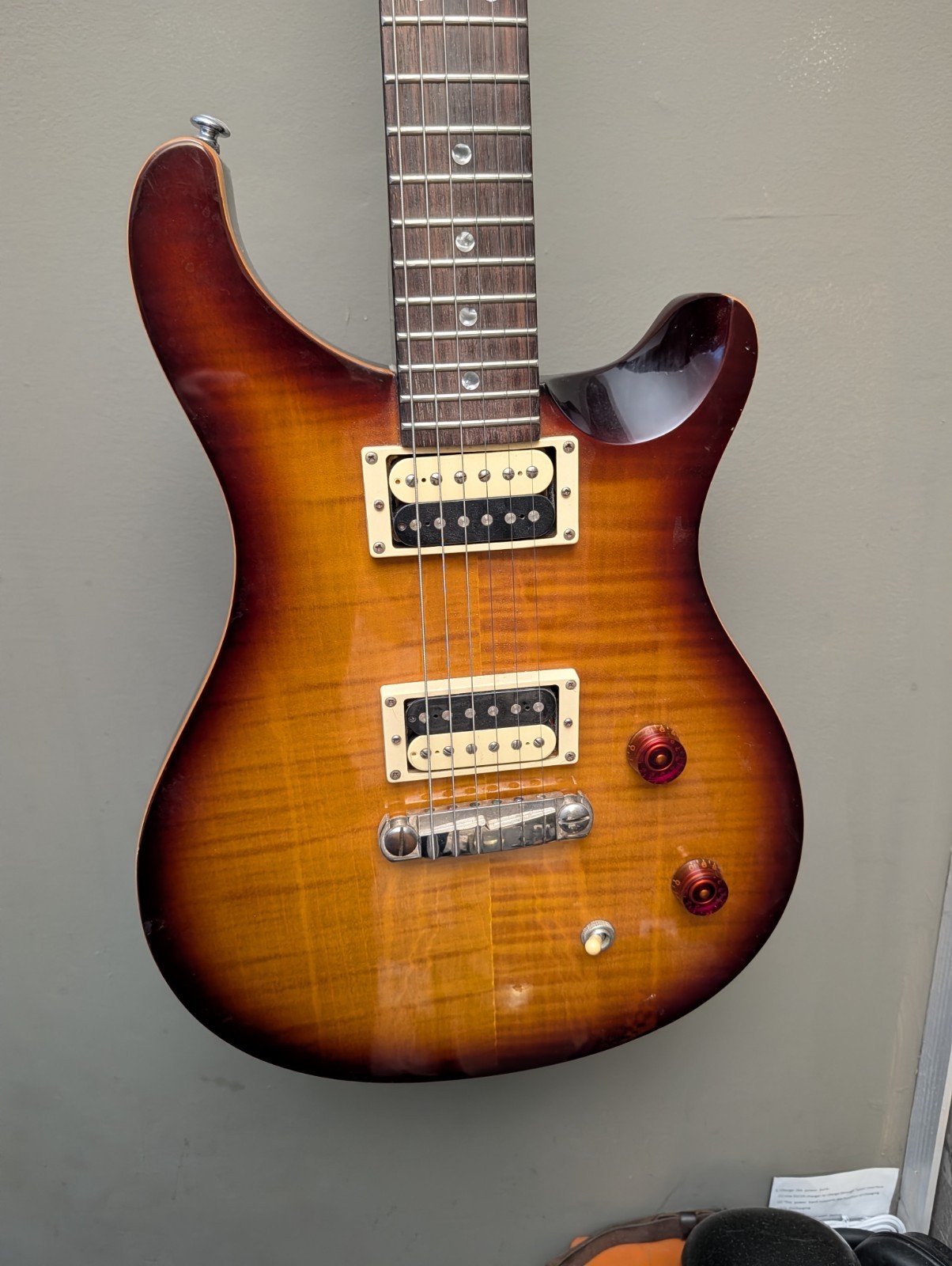 PRS SE Custom 22 Sunburst Solid Body Guitar with Gig Bag