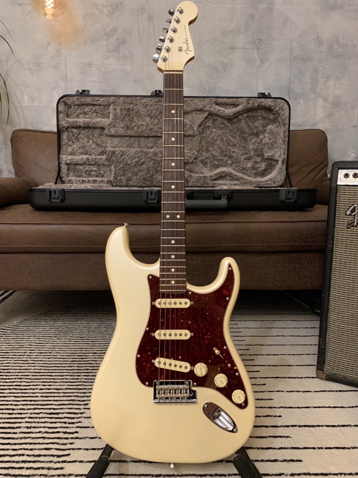 Fender Limited Edition American Showcase Stratocaster Olympic White pearl 7.8lb