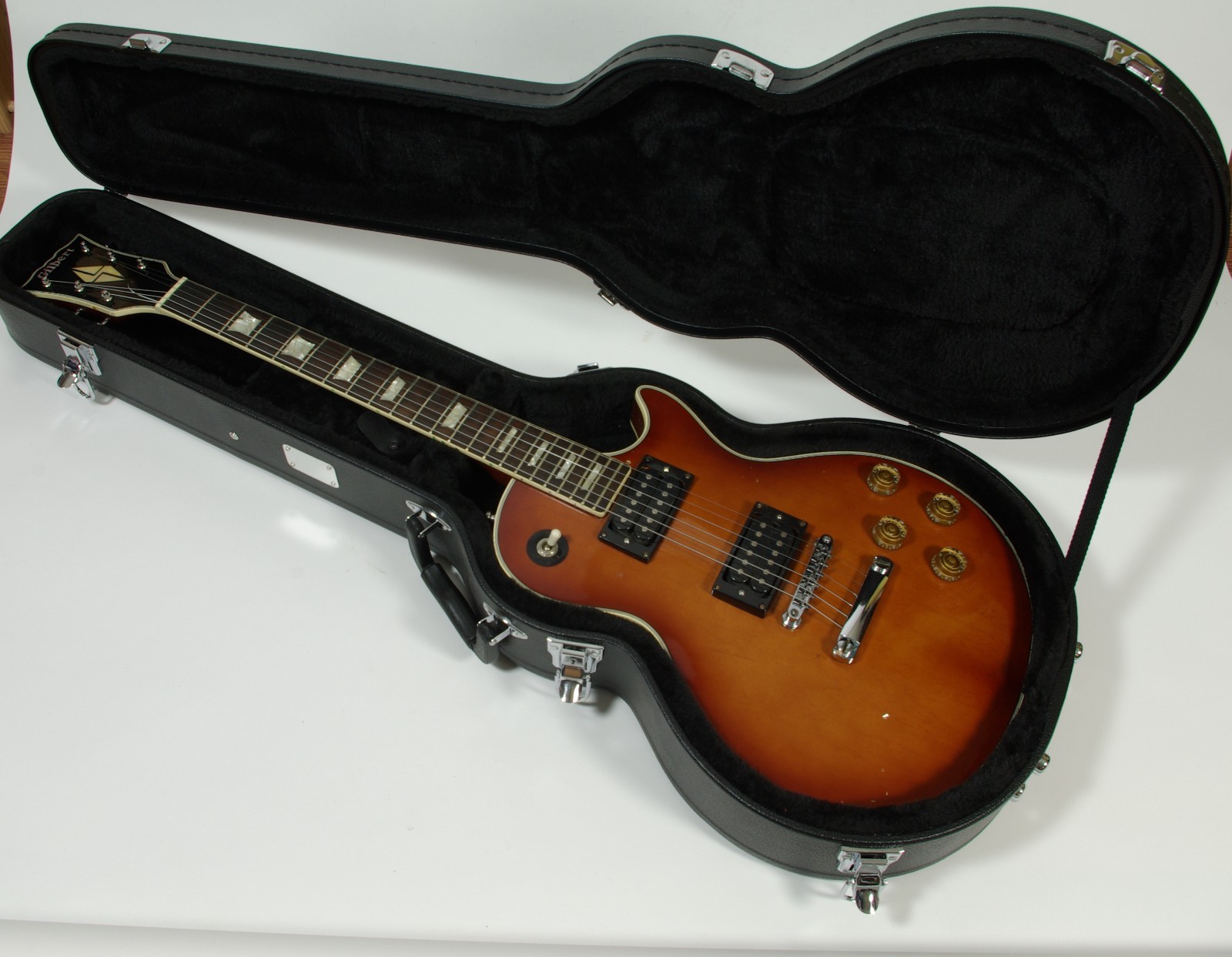 Gilbert 1970’s Les Paul Copy Guitar MIJ Rare Lawsuit-Era with new hardshell case