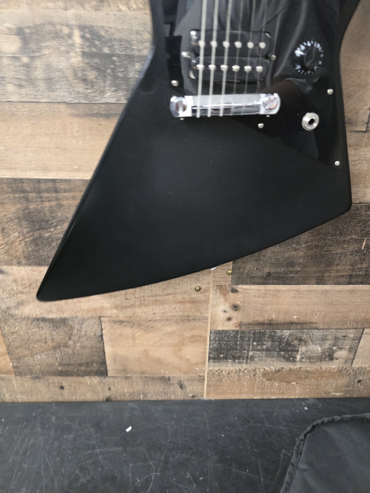 Gibson Melody Maker Explorer Satin Ebony Black Made in USA 2011 7.8 Lb
