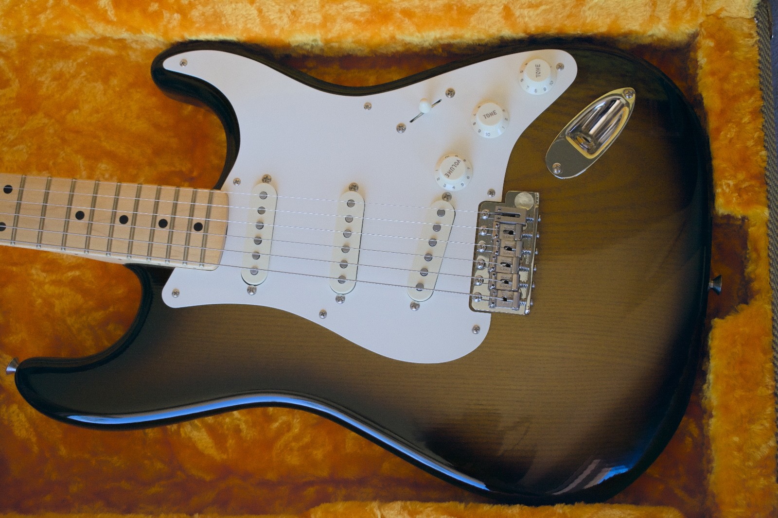 Fender Stratocaster Eric Johnson ’54 Virginia – Mint + Extras