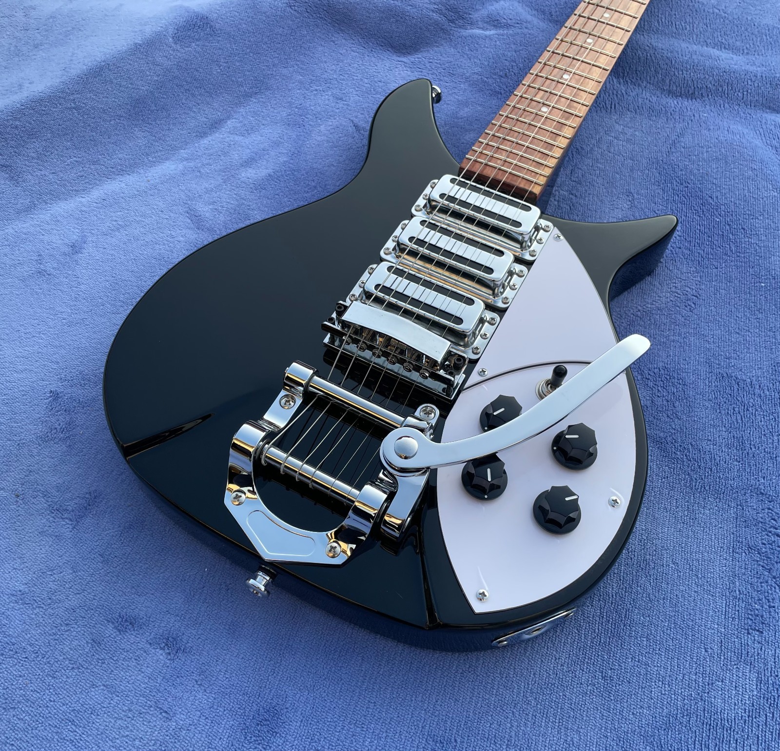 20.7″ Scale Length R 6 Strings Electric Guitar Solid Body Bone Nut Glossy Finish