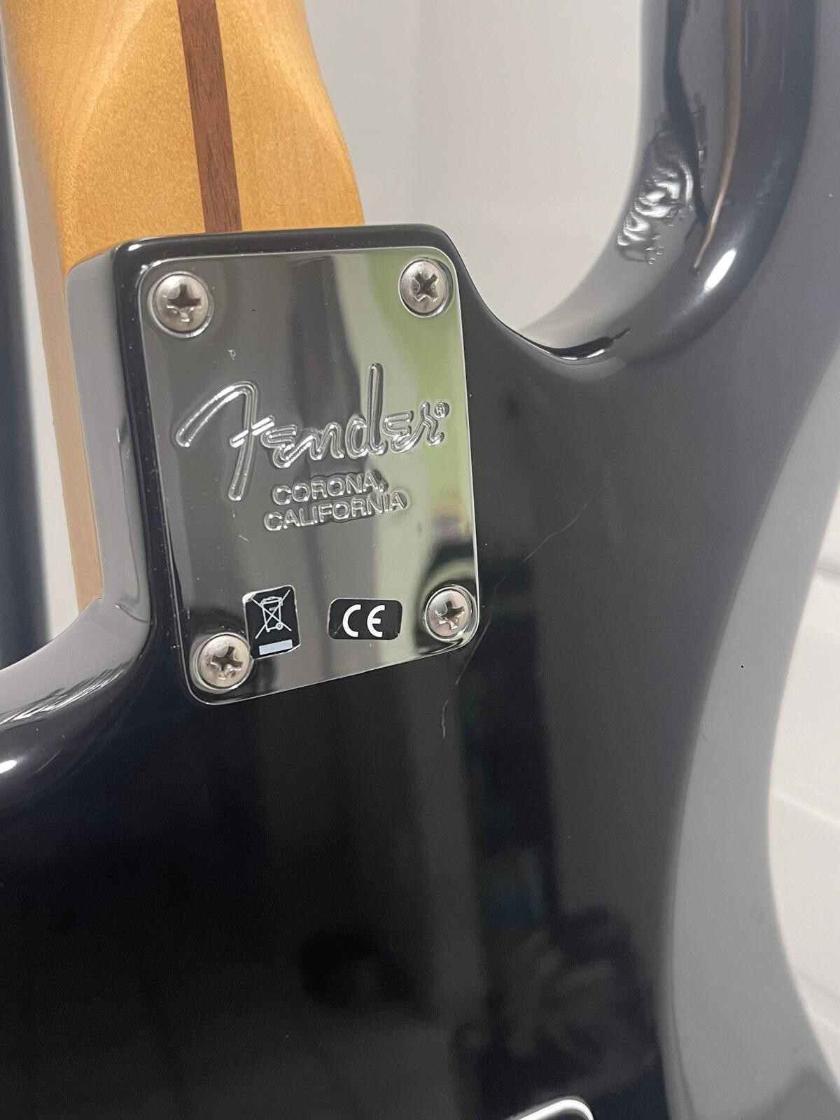FENDER AMERICAN SPECIAL STRAT HSS AND 13 PIN ROLAND GK-3 PICKUP WITH CASE