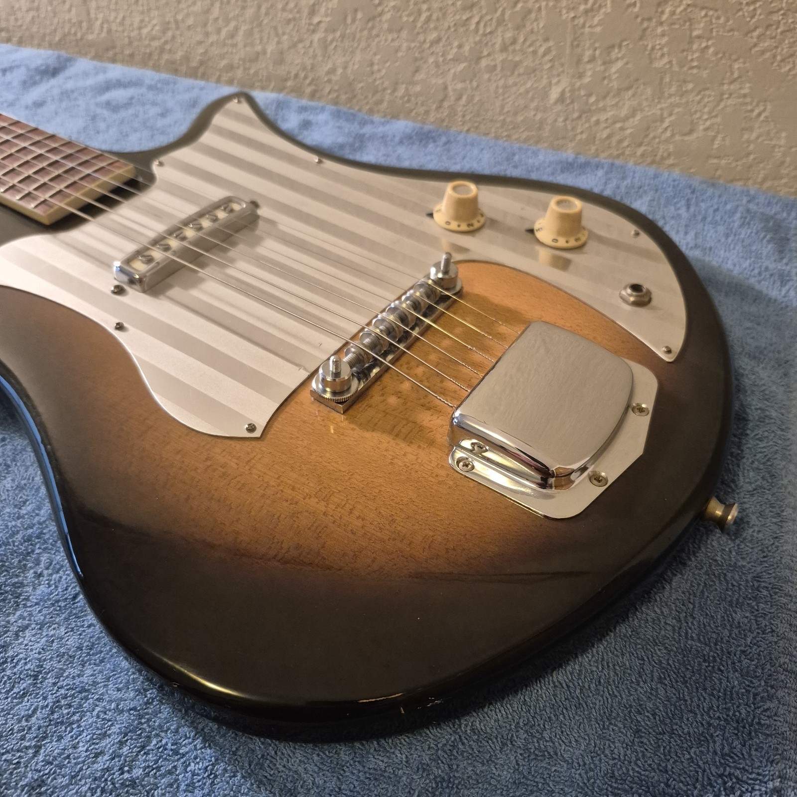 Vintage Teisco Decca Electric Guitar Mid 60’s Made In Japan Tulip Model DMI 201