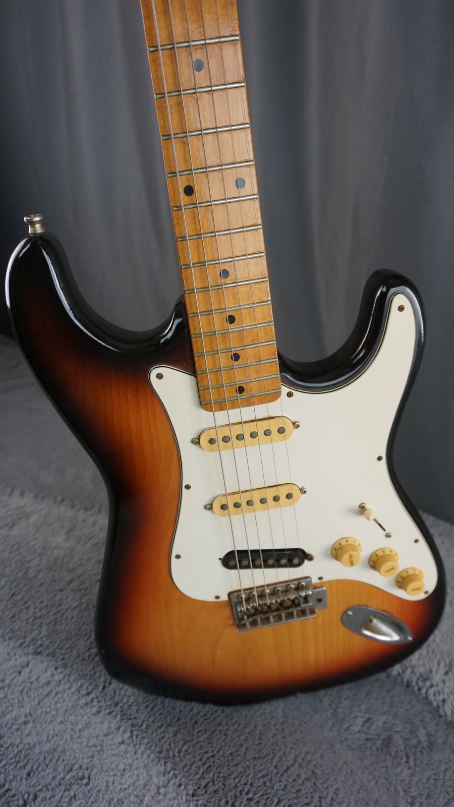 Holly Splendor Series S-Style – Tobacco Burst Tomson MIJ