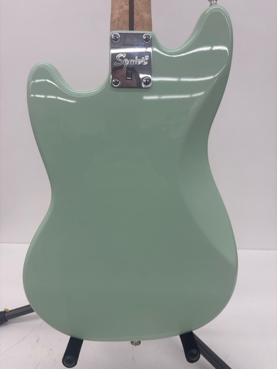 PRE-OWNED FENDER SQUIER MUSTANG WITH HARD CASE (P23017351)