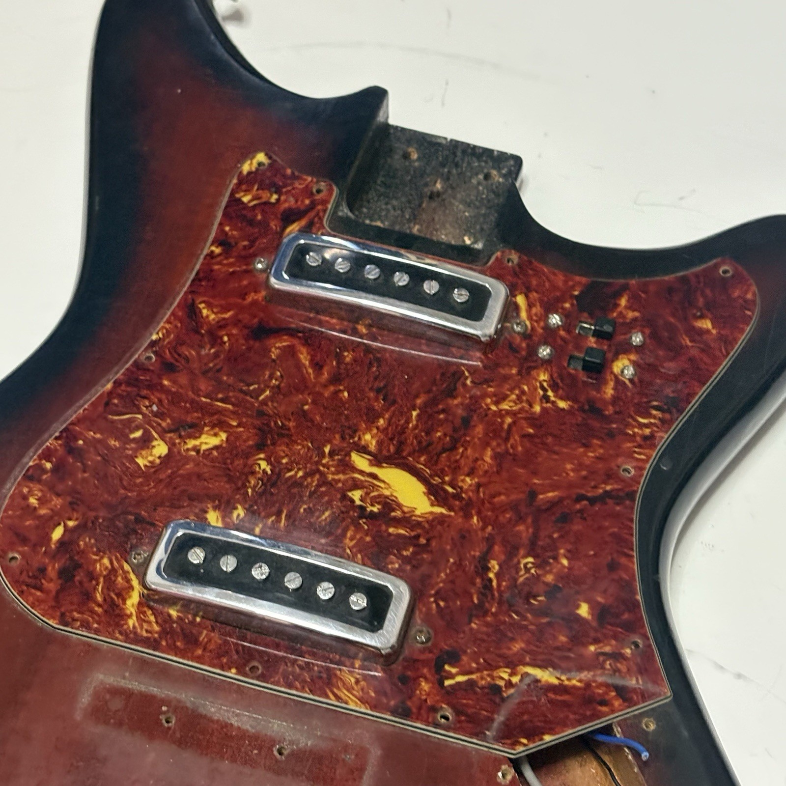 VINTAGE 60s SORRENTO KINGSTON ELECTRIC GUITAR Tortoise Pickguard & Pickups