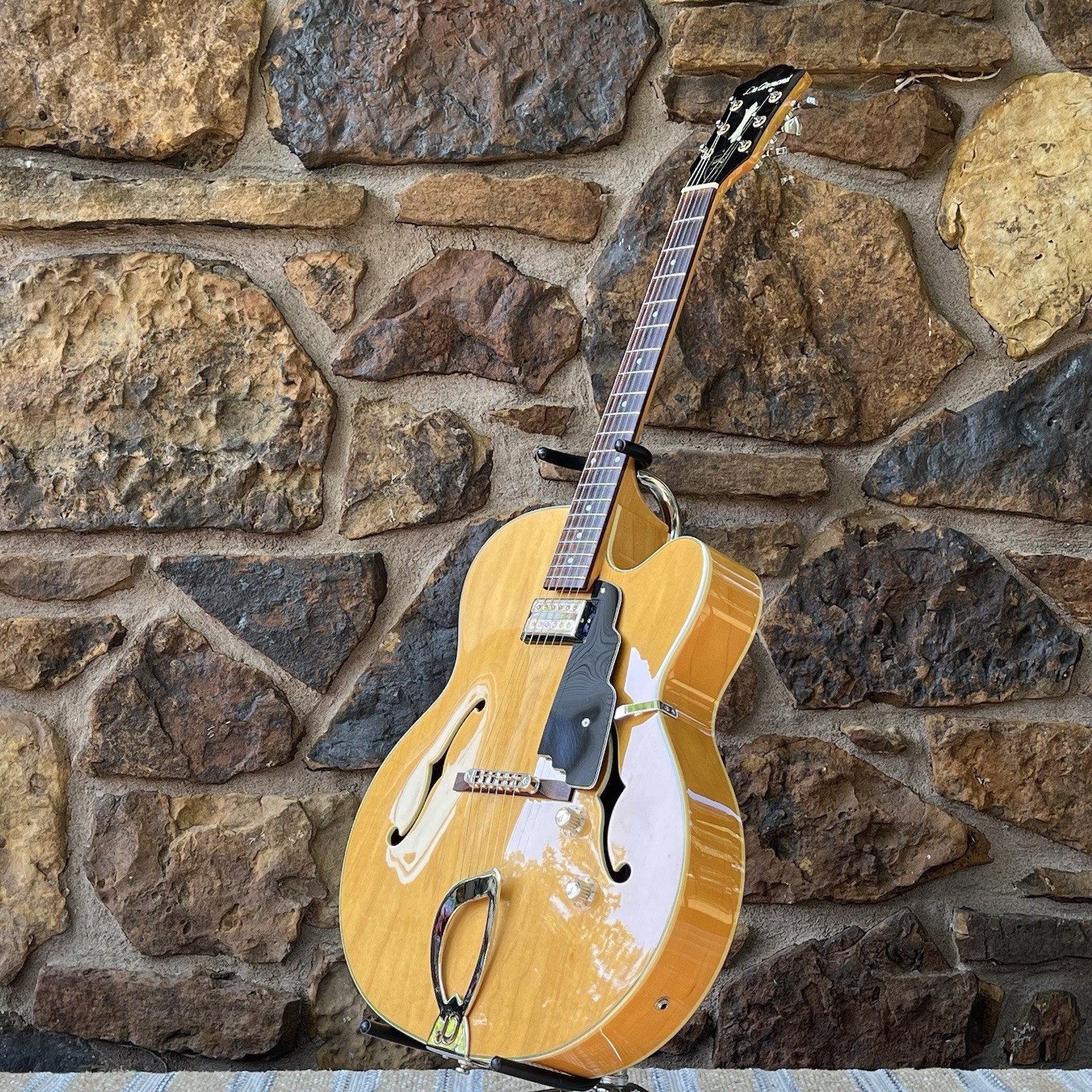 DeArmond X-135 – Hollow Body Electric Guitar – Natural – USED