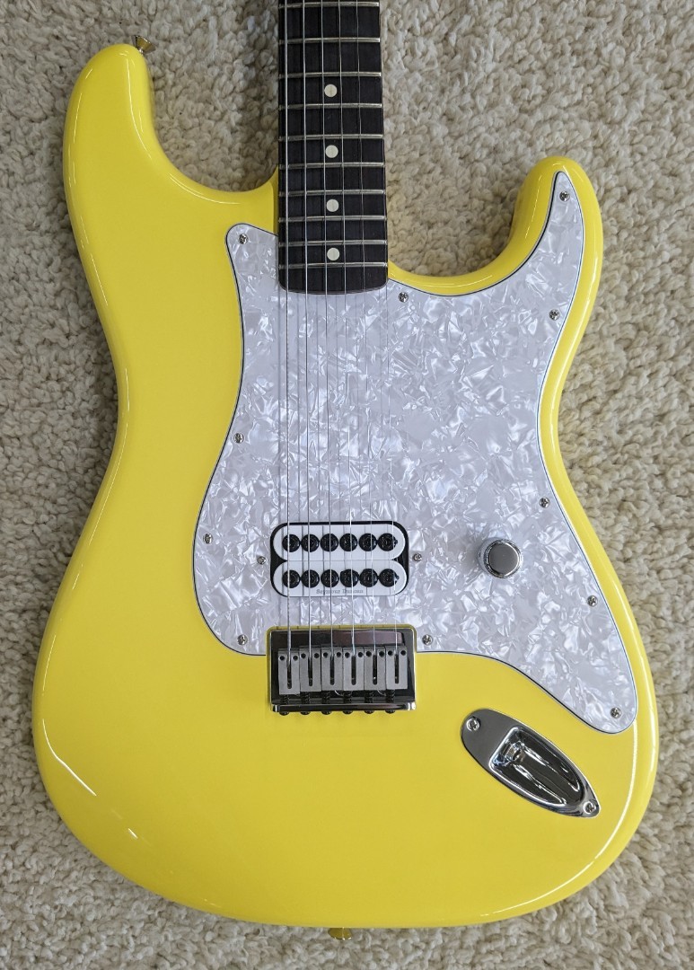 Fender Tom DeLonge Stratocaster, Rosewood Fretboard, Graffiti Yellow 7lbs 9.70oz