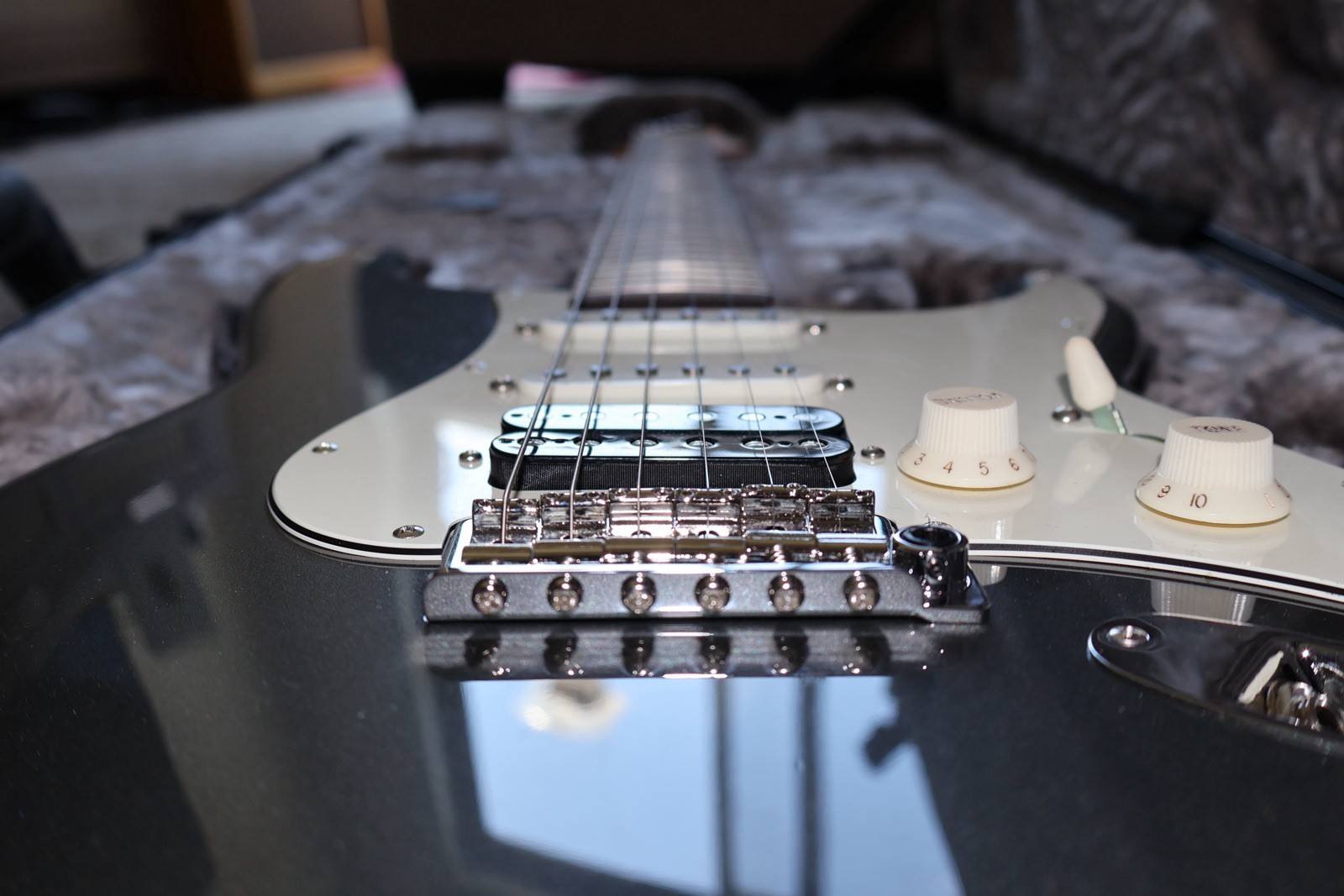 Suhr Classic S Plus HSS 2024 in Pewter Metallic