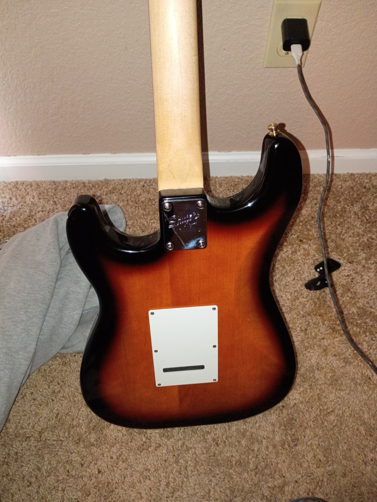Squier Classic 6-String Stratocaster – 0374010500