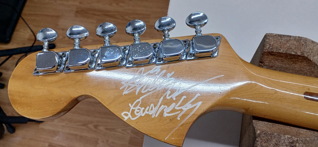 Fernandes FST-70 Stratocaster Electric Guitar MIJ Vintage from Japan