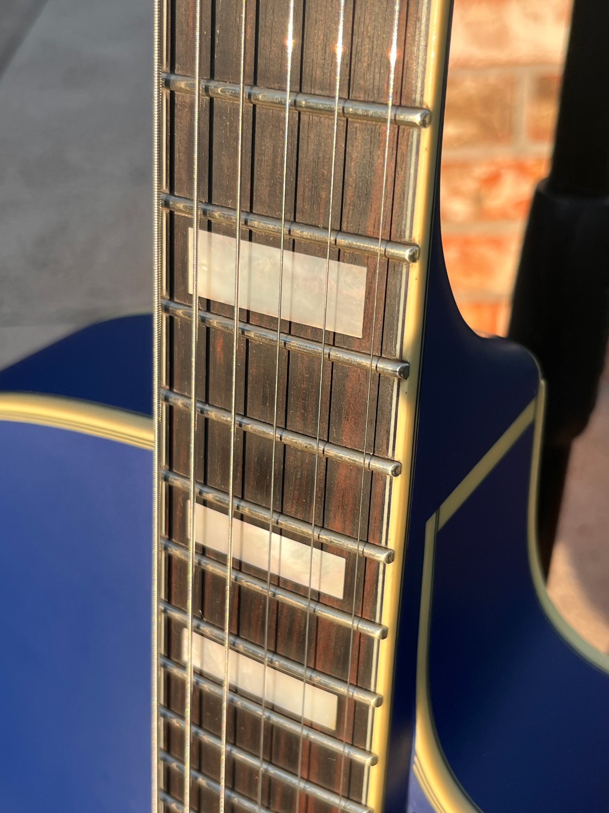 D’Angelico Deluxe DH ~ Hollowbody Archtop Guitar ~ matte royal blue ~ HSC ~ EXC
