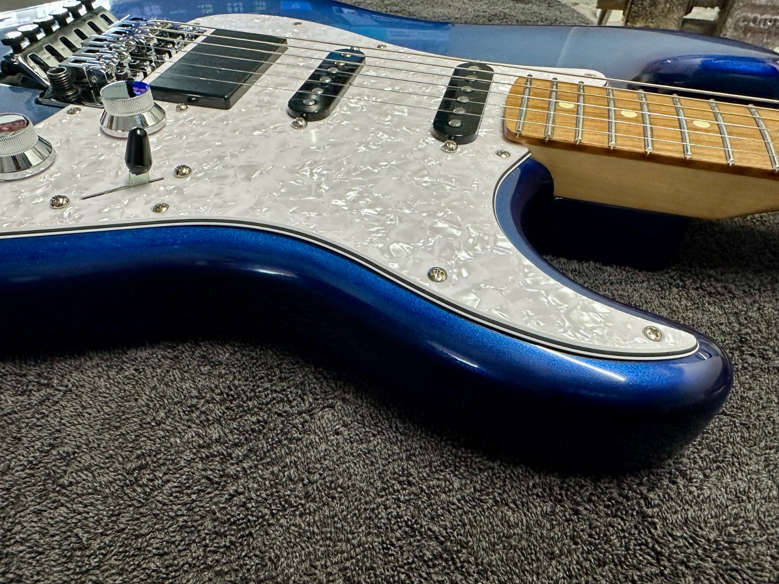Fender Player Stratocaster Floyd Rose HSS Custom Pear Flake Super Strat finish