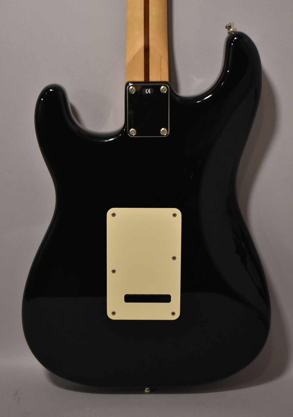 2005 Fender Standard Stratocaster HSS MIM Black w/HSC