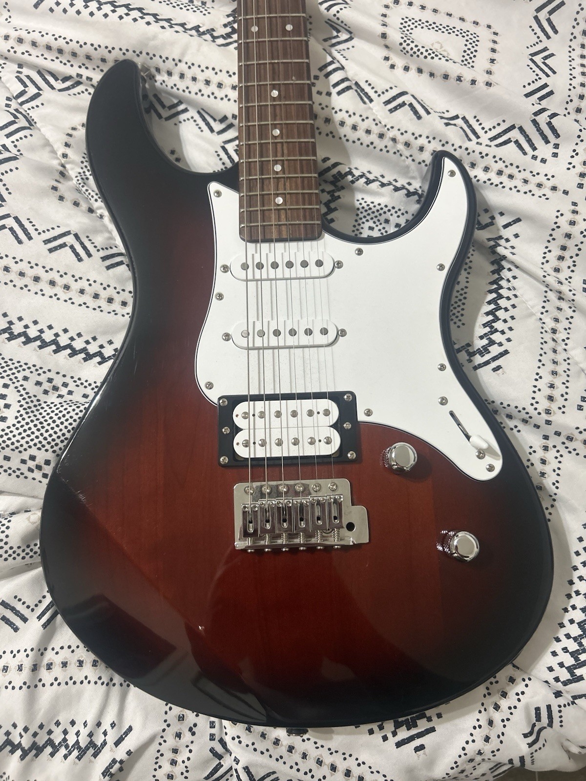 Yamaha Pacifica PAC112V Electric Guitar Old Violin Sunburst HSS W/ Soft Case