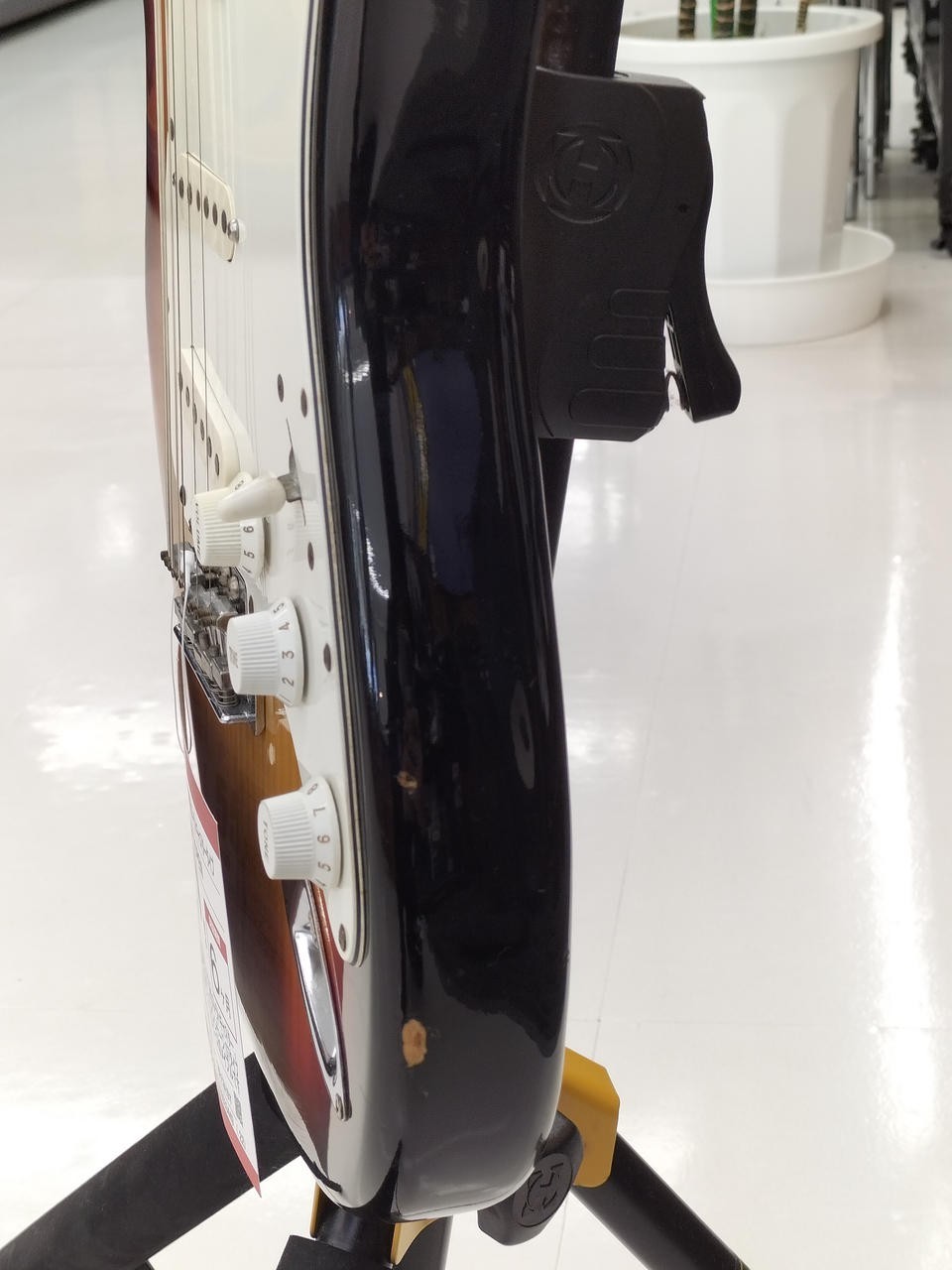 [FERNANDES] FST-70 3 Tone Sunburst Made in Japan 1970s-1980s ST Type E.Guitar