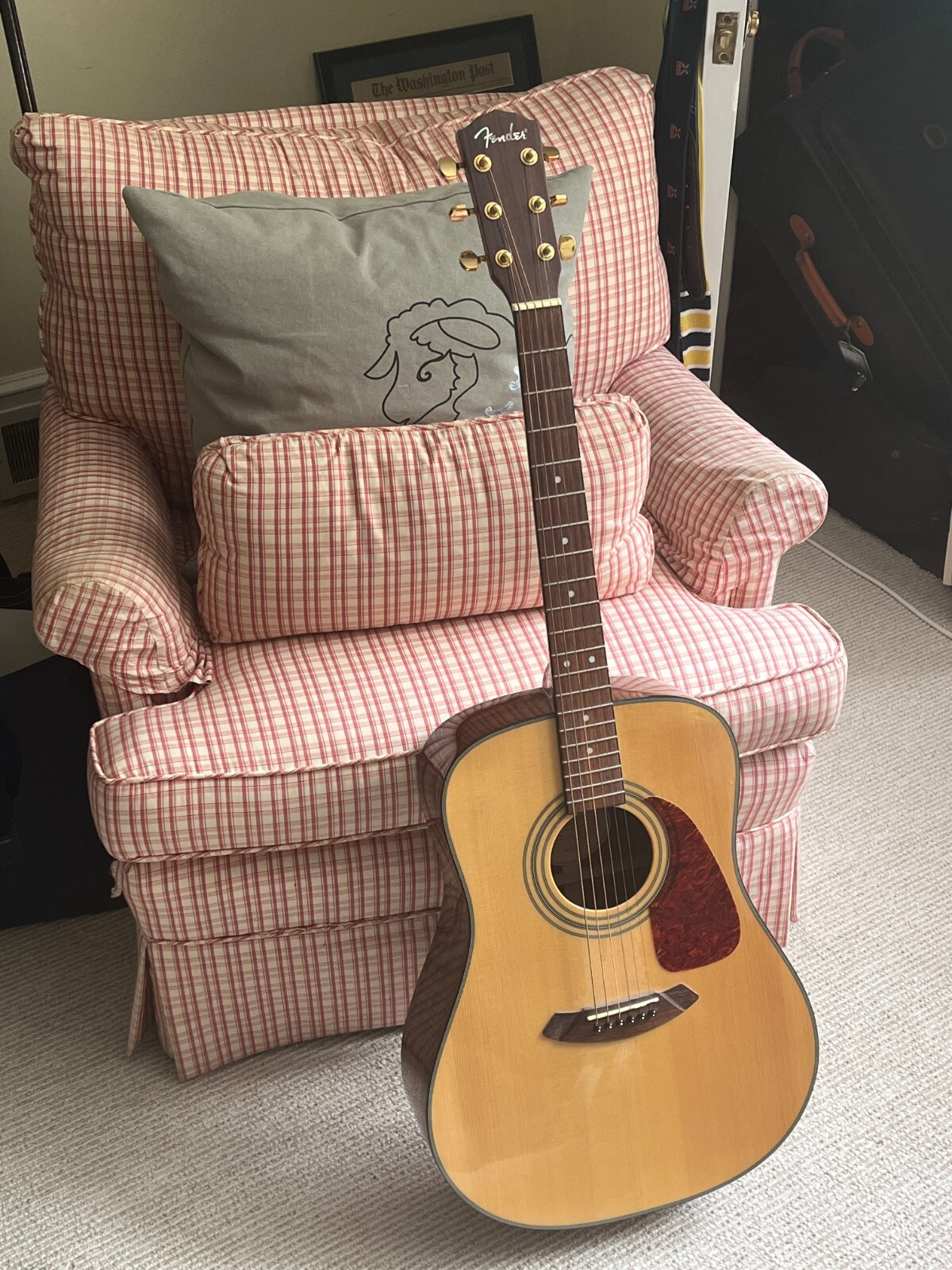 fender acoustic guitar TAN / TORTOISE SHELL plus case BRAND NEW, UNPLAYED