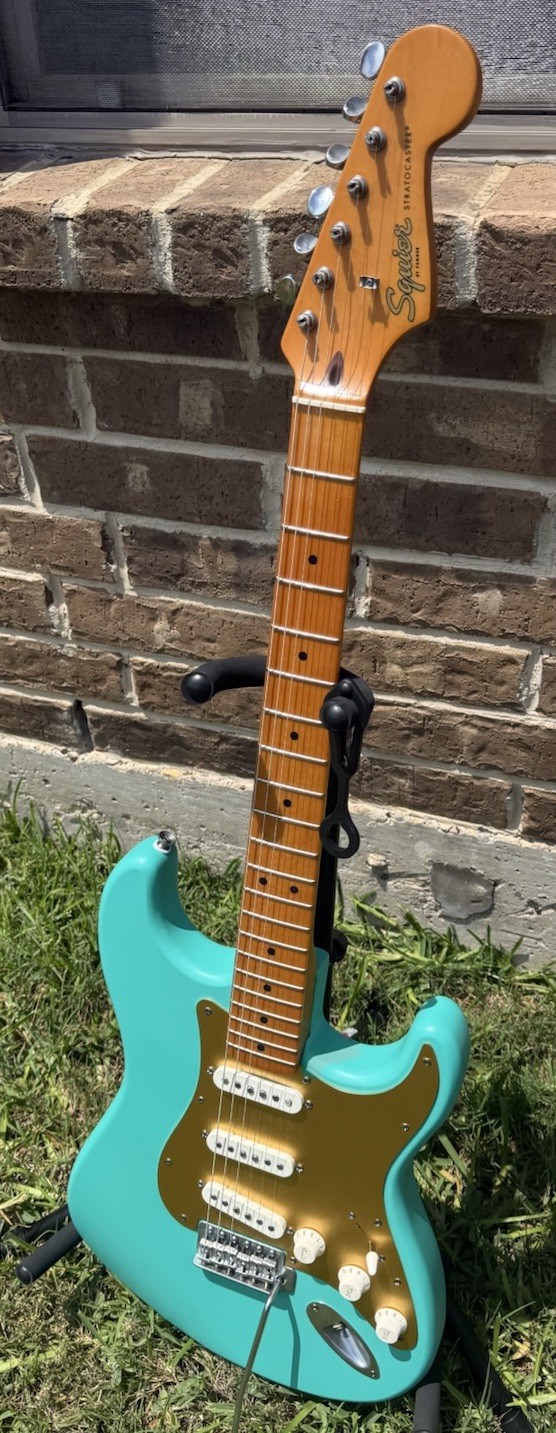Squier 40th Anniversary Stratocaster Vtg Ed Electric Guitar Satin Seafoam Green